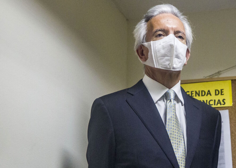 El periodista José Rubén Zamora, asiste a un juzgado hoy en Ciudad de Guatemala (EFE/Esteban Biba)