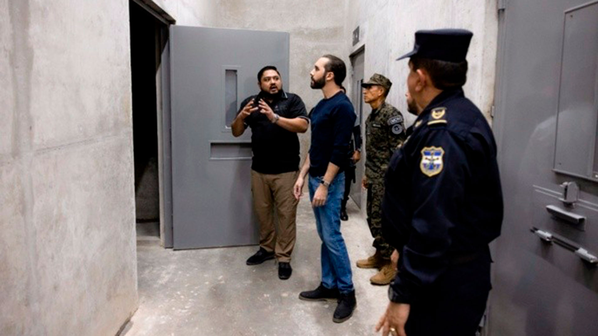 El gobierno inauguró en el sureste del país, en las afueras del poblado de Tecoluca, una megacárcel donde serán recluidos 40.000 presuntos pandilleros. (Casa Presidencial)