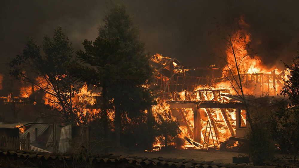 Incendios forestales en Chile ya han cobrado la vida de 26 personas.