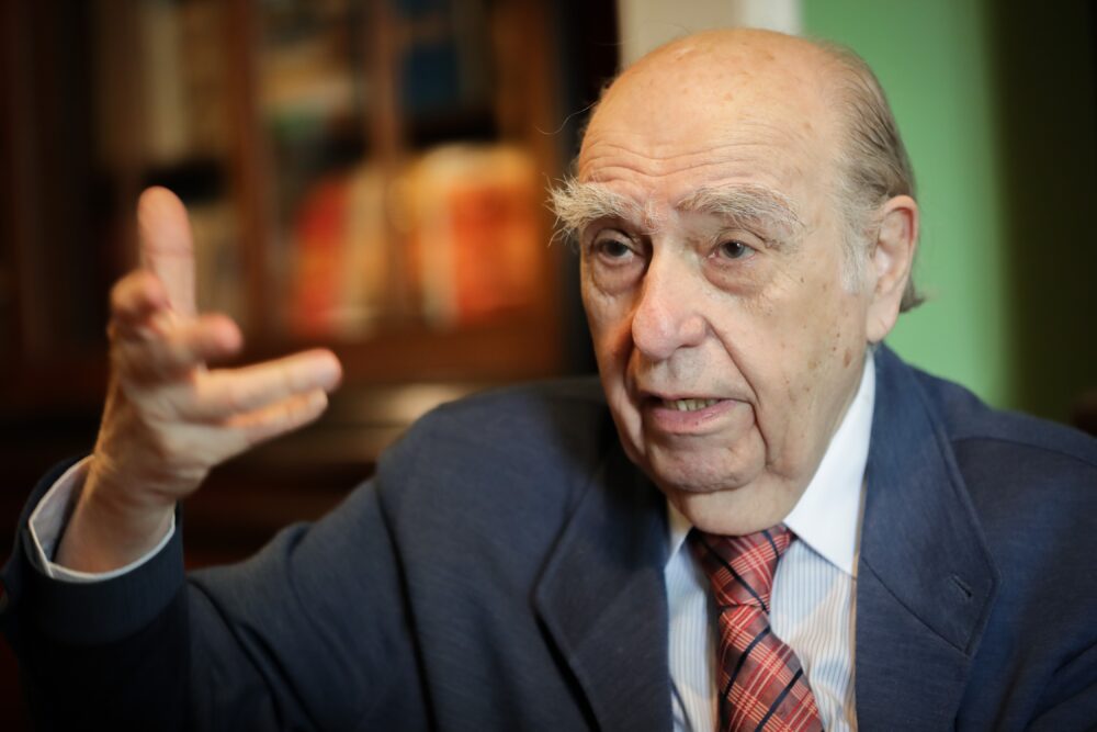 El dos veces presidente de Uruguay Julio Sanguinetti, continuó en el apoyo a Peña, tras haber mentido dos veces.