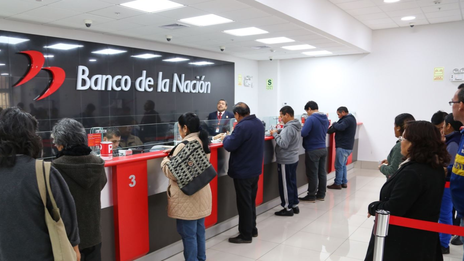 Bono alimentario se puede cobrar en todas las agencias del Banco de la Nación | Andina