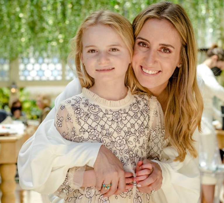 Stephanie Azout Chaki, directora de Fast Latam, junto a su hija Michelle