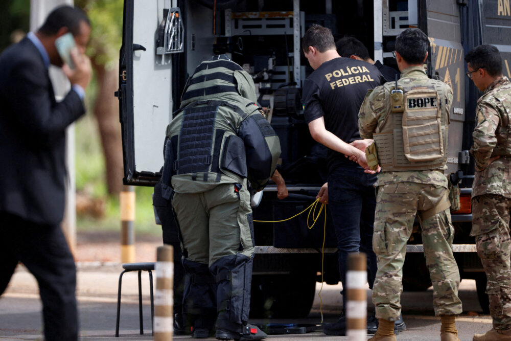 Una semana antes de la ceremonia de asunción, un simpatizante de Bolsonaro fue detenido y acusado de terrorismo por poner una bomba -que no llegó a explotar- en un camión de combustible cerca del aeropuerto de Brasilia. (REUTERS)