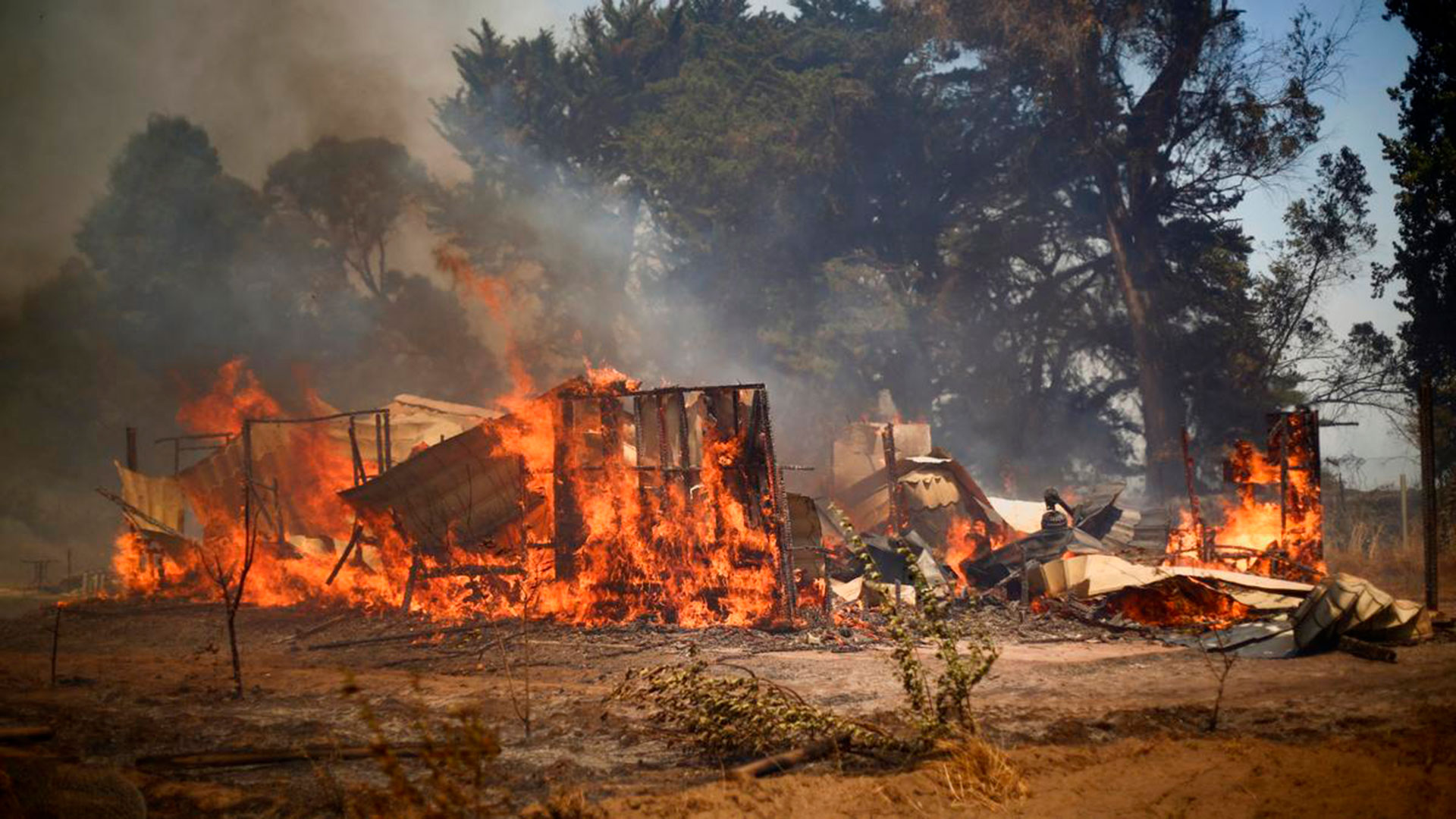 En el centro del país rige una alerta máxima por posibles nuevos grandes focos