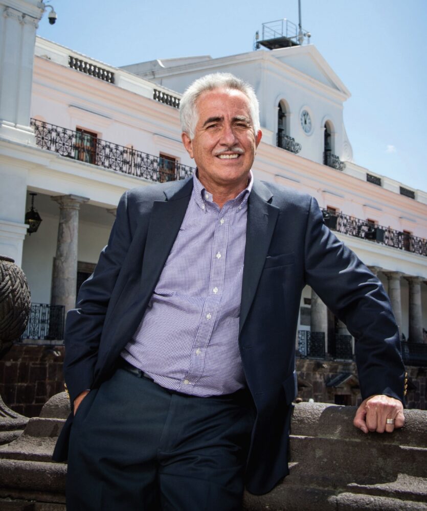 Leonardo Laso fue secretario de comunicación del presidente Guillermo Lasso. Ha trabajado con tres presidentes ecuatorianos y con más de 500 políticos.