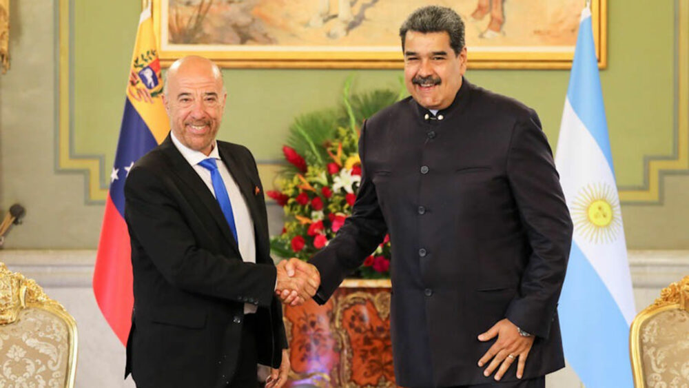 Nicolás Maduro y Oscar Laborde durante un encuentro oficial en Caracas