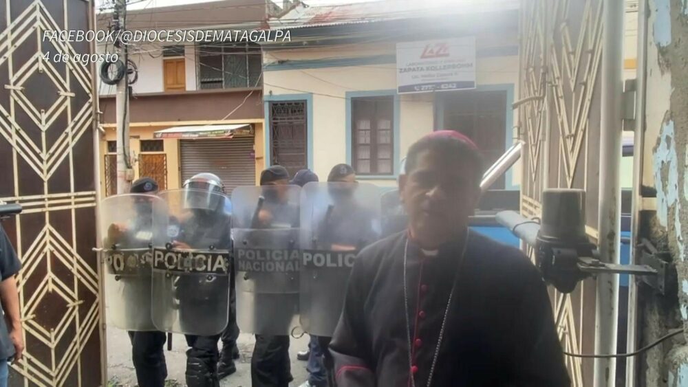 Foto de archivo: El Consejo Episcopal Latinoamericano y Caribeño denunció que la Policía de Nicaragua extrajo 