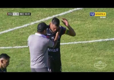 🏆¡Se deja todo en la cancha! Tremendo choque entre el arquero Gustavo Almada y Sebastián Ibars.