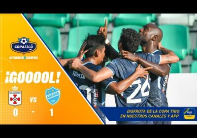 ¡Gol de Aurora! Centro de Oswaldo Blanco que se desvía en César García y acaba en el arco de Real SC