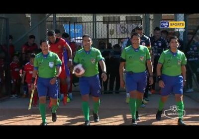 🏆Así entraron al campo de juego FC Universitario e Independiente en medio de todo un acto protocolar