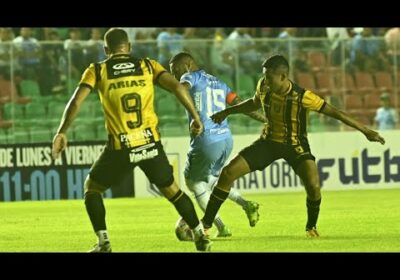 45+3′ ¡Final del primer tiempo! Movida primera parte donde ambos equipos se van al descanso