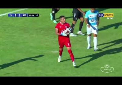 Vaca Díez quiso el tercero, pero el portero de Real Santa Cruz lo dio todo para salvarla.