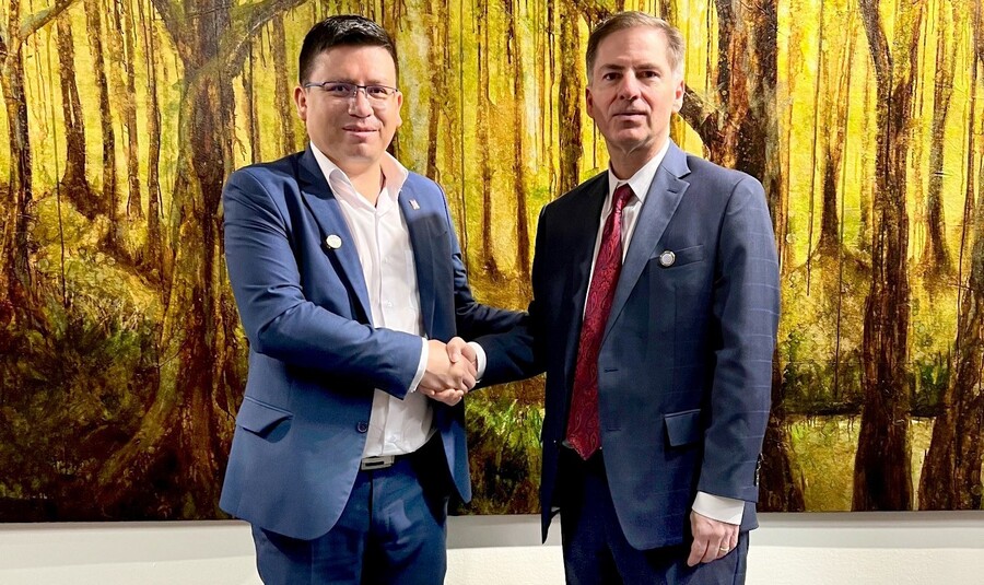 Ministro Cusicanqui explora nuevas fuentes de financiamiento en encuentro del Banco Mundial