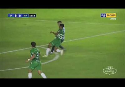 🏆¡Estuvo cerca Blooming! Leonardo Fenga llegó por derecha pero su definición salió desviada.