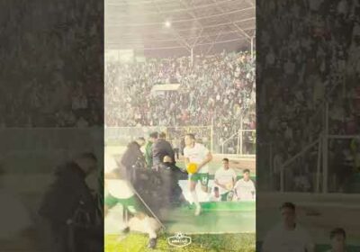 ¡Duelo de hinchadas en el Clásico Cruceño! 💚💙 #TigoSportsBolivia #LigaTigo
