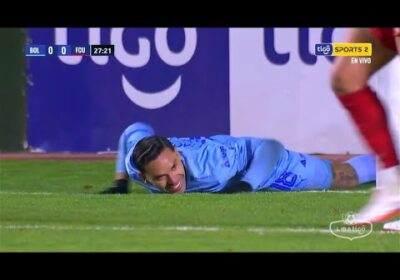 🏆 28′ ¡Se lo perdió Carmelo Algarañaz! El delantero de Bolívar se perdió el primer gol del partido.