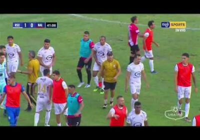 ¡Dos expulsados en el partido! Efmamj González de Real SC vio la roja tras un cruce con Núñez