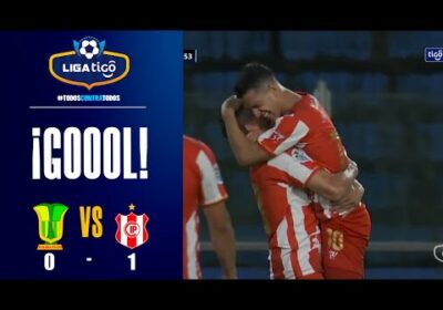 12′ ¡Gol de Independiente! Thomaz Santos ensaya un disparo desde fuera del área para anotar el gol,