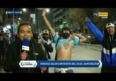 Hinchas de Bolívar salen contentos del Hernando Siles tras la victoria de la ‘Academia’ paceña.