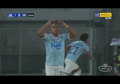 🏆24′ ¡Tremenda bomba de Serginho! El brasileño estuvo cerca de anotar un golazo para Aurora