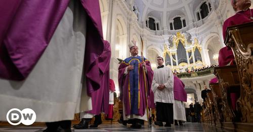 Récord: medio millón de alemanes abandonó Iglesia católica – DW – 28/06/2023