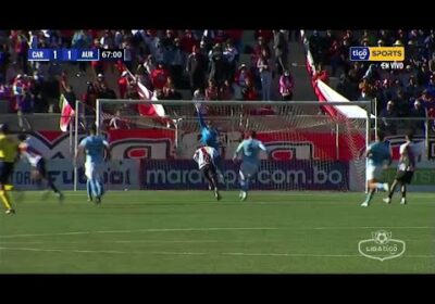 67′ ¡El travesaño salva a Aurora! Dorny Romero giró y sacó el disparo con zurda