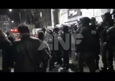 #Ultimo | Tras intentos de enfrentamiento entre activistas y policías, la activista, Olga Flores,…