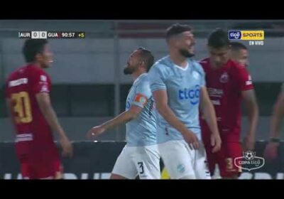 ¡Notable Jairo Cuéllar! El arquero de Guabirá evitó el gol de Aurora, le atajó un cabezazo a Barbosa