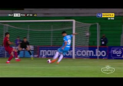 47′ ¡Notable atajada de Almada! El arquero de FC Universitario le ganó el mano a mano a Gastón