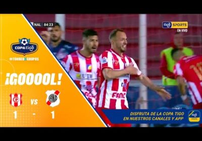 84′ ¡Gol de Independiente! Juan Godoy gana por arriba para impactar de cabeza e igualar el marcador.