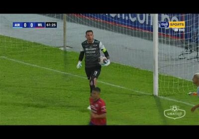 🏆62′ ¡Lo tuvo Aurora! Oswaldo Blanco logró sacar el disparo que encontró una gran respuesta.