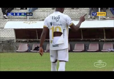 58′ Oscar Ribera tomó a Fabricio Moreno de la polera y terminó rompiéndose