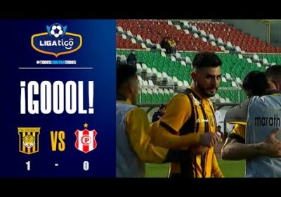🏆43′ ¡Gol de The Strongest! Enrique Triverio no falla y de tiro penal pone en ventaja al ‘Tigre’.