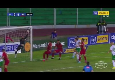 37′ Hugo Dorrego casi anota un gol olímpico, pero lo evitó una notable reacción de Raúl Olivares