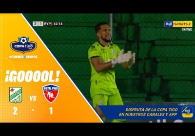 42′ ¡Gol de Royal Pari! Juan Capurro buscó el pase a un costado y se desvió en Junior Sánchez