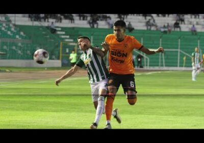 45+7′ ¡Final del primer tiempo! Oriente Petrolero está venciendo a Royal Pari en un duelo intenso.