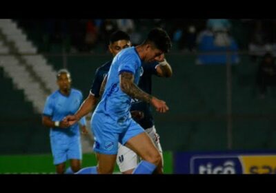 🏆 ¡Final del primer tiempo! Real Tomayapo está derrotando a Bolívar con gol de Carlos Monges.