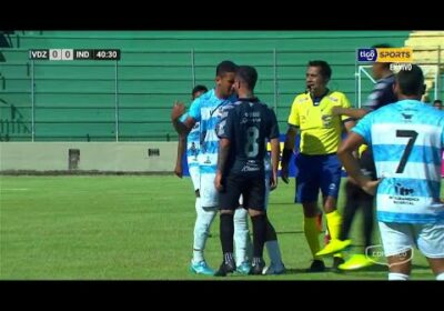 🏆40′ ¡Tensión en Cobija! Empujones entre jugadores de Vaca Díez y Independiente.