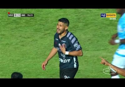 🏆76′ ¡Estuvo cerca el empate! Briceño de Vaca Díez sacó un disparo que impactó en el travesaño.