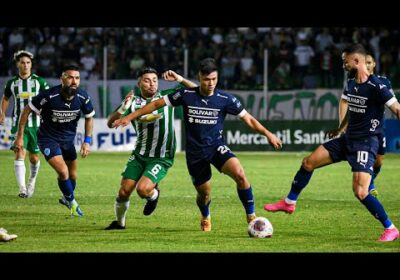 🏆 ¡Final del primer tiempo! Oriente Petrolero está venciendo a Bolívar con gol de Hugo Rojas.
