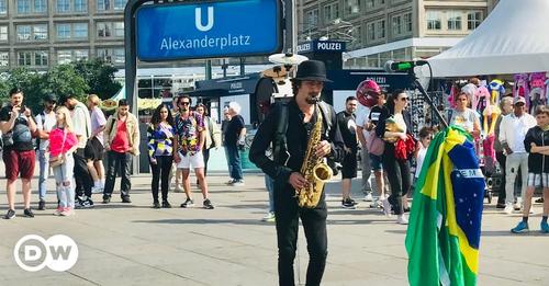 Alexanderplatz es una fiesta... latina – DW – 07/07/2023