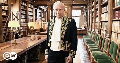 Vargas Llosa recibe el alta hospitalaria y