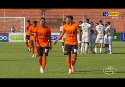 🏆 ¡Final del primer tiempo! Real Santa Cruz está derrotando a Royal Pari.