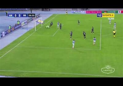 ¡Buena respuesta de Carlos Lampe! una gran intervención para evitar el gol de Aurora.