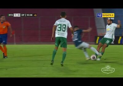 90+3′ ¡Expulsado Pedro Azogue! Dura entrada del jugador de Real Tomayapo
