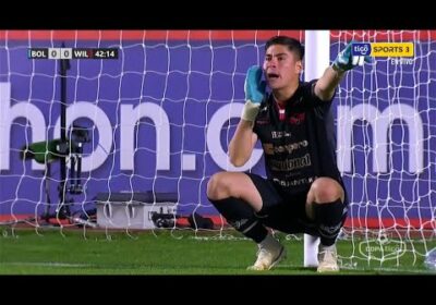 🏆43′ ¡Notable respuesta de Bruno Poveda! El guardameta del ‘Aviador’ se estiró para evitar el gol.