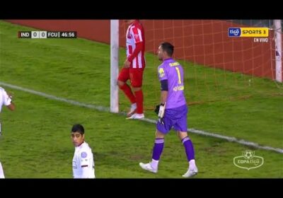 🏆47′ ¡Gran reacción de Raúl Olivares! Buena respuesta del guardameta de FC Universitario.