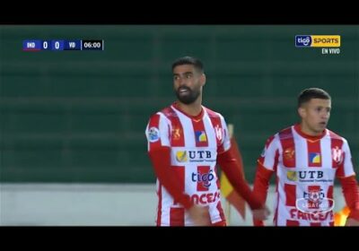 🏆5′ ¡Avisa el ‘Matador’! Lucas Gaúcho conecta de cabeza pero su disparo fue directo al travesaño.