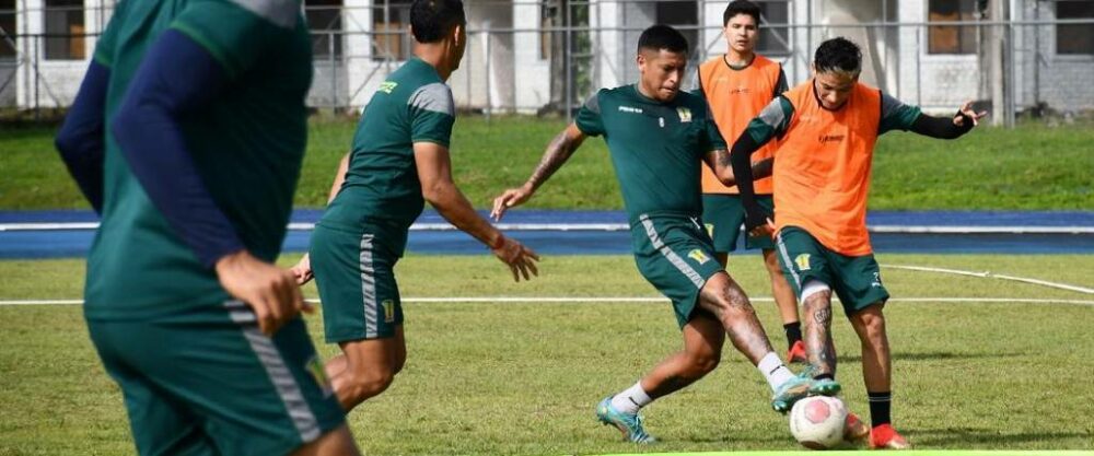 Los jugadores del conjunto cochabambino volvieron a trabajar luego de cuatro semanas en paro. Los jugadores del conjunto cochabambino volvieron a trabajar luego de cuatro semanas en paro.