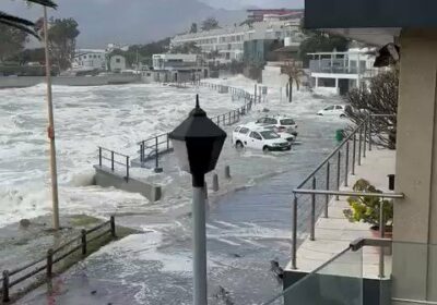 🇿🇦 | EN VIDEO: Inundaciones hoy en Gordon’s Bay , Ciudad del Cabo, Sudáfrica